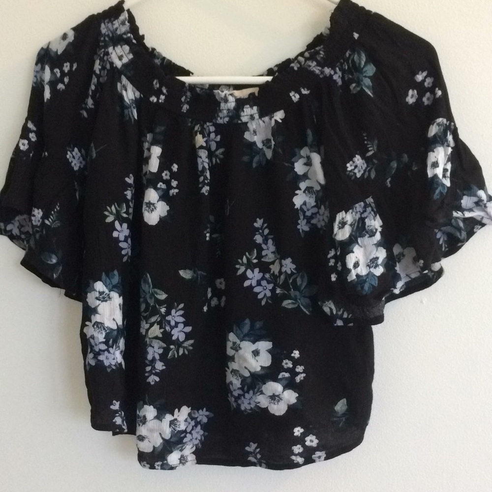 Hollister Off the Shoulder Blouse (XS)